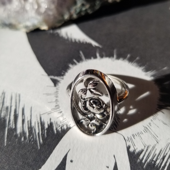 Vintage 1970's rare collectable Avon silver rose ring - Picture 5 of 6